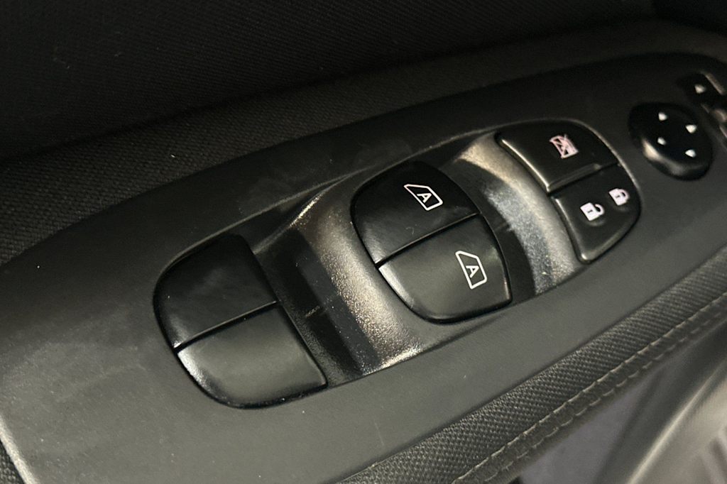 Thumbnail: 2017 Nissan Pathfinder - 21