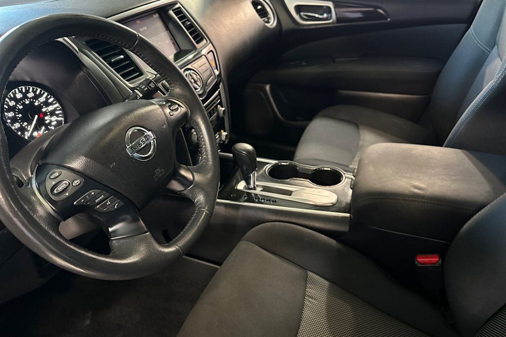 Thumbnail: 2017 Nissan Pathfinder - 9