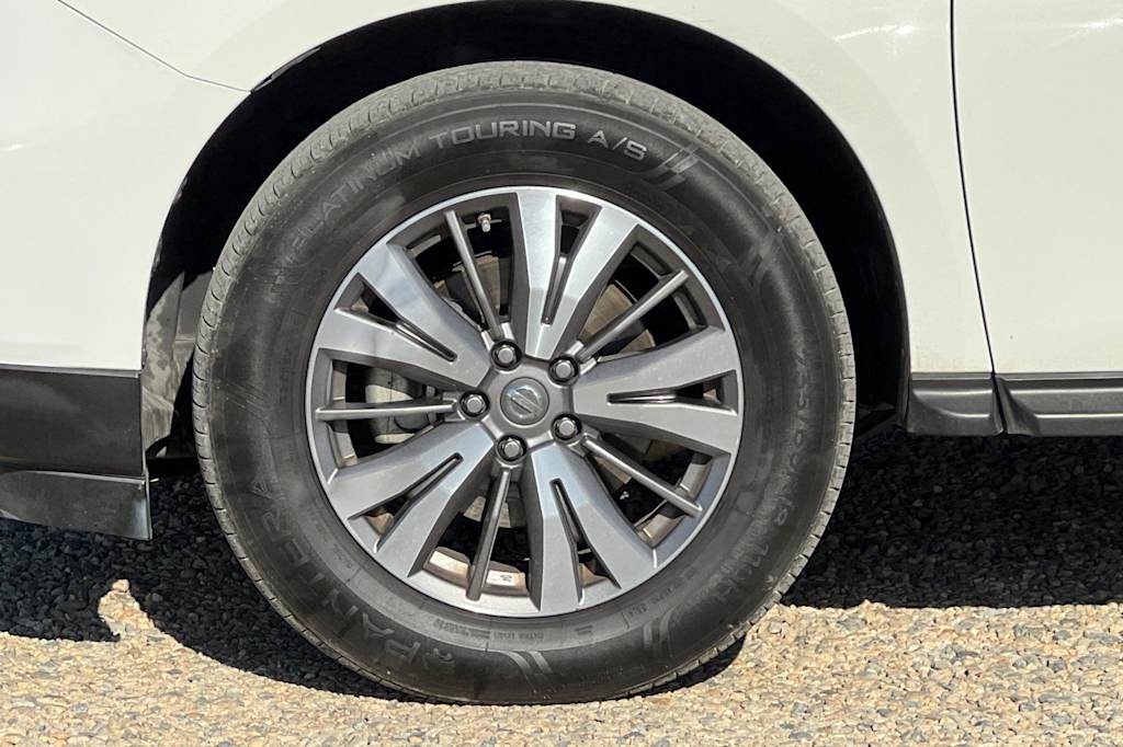 Thumbnail: 2017 Nissan Pathfinder - 8