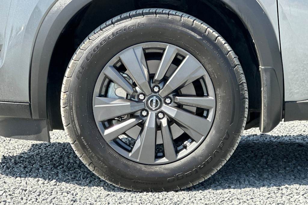 Thumbnail: 2022 Nissan Pathfinder - 8