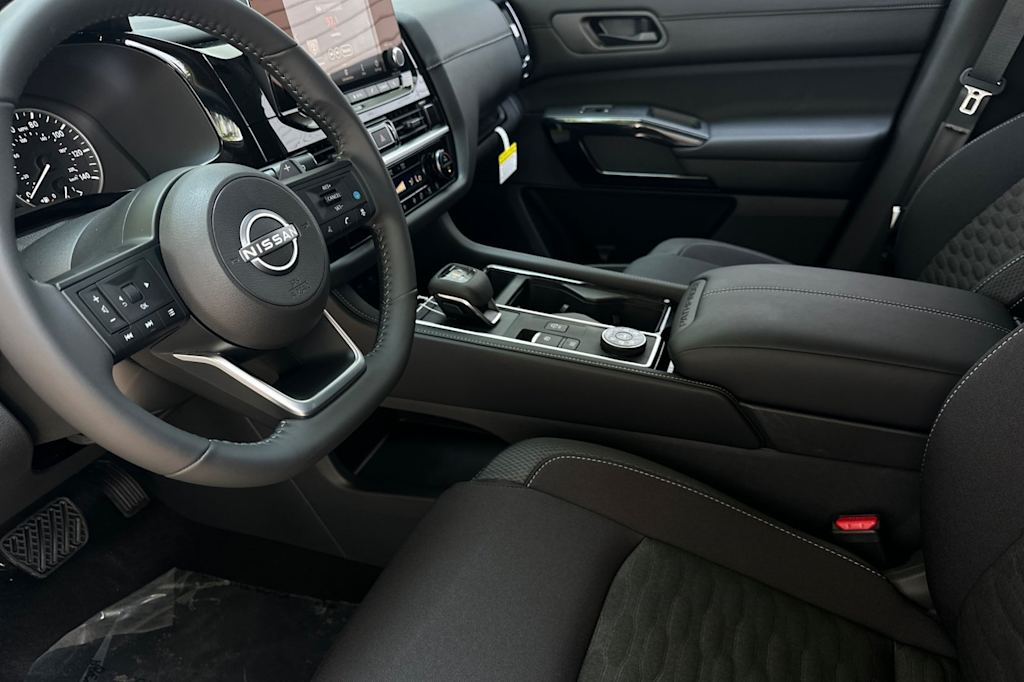 Thumbnail: 2025 Nissan Pathfinder - 8