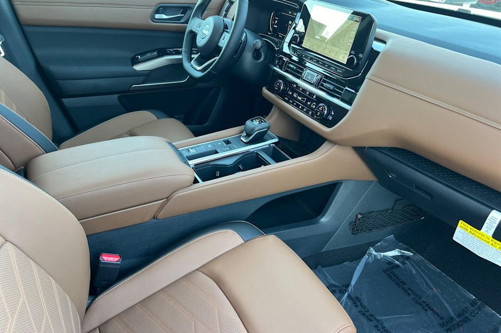 Thumbnail: 2025 Nissan Pathfinder - 12