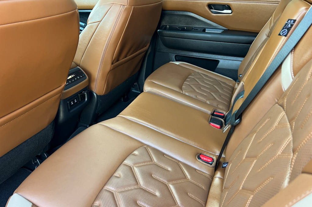 Thumbnail: 2026 Nissan Pathfinder - 10