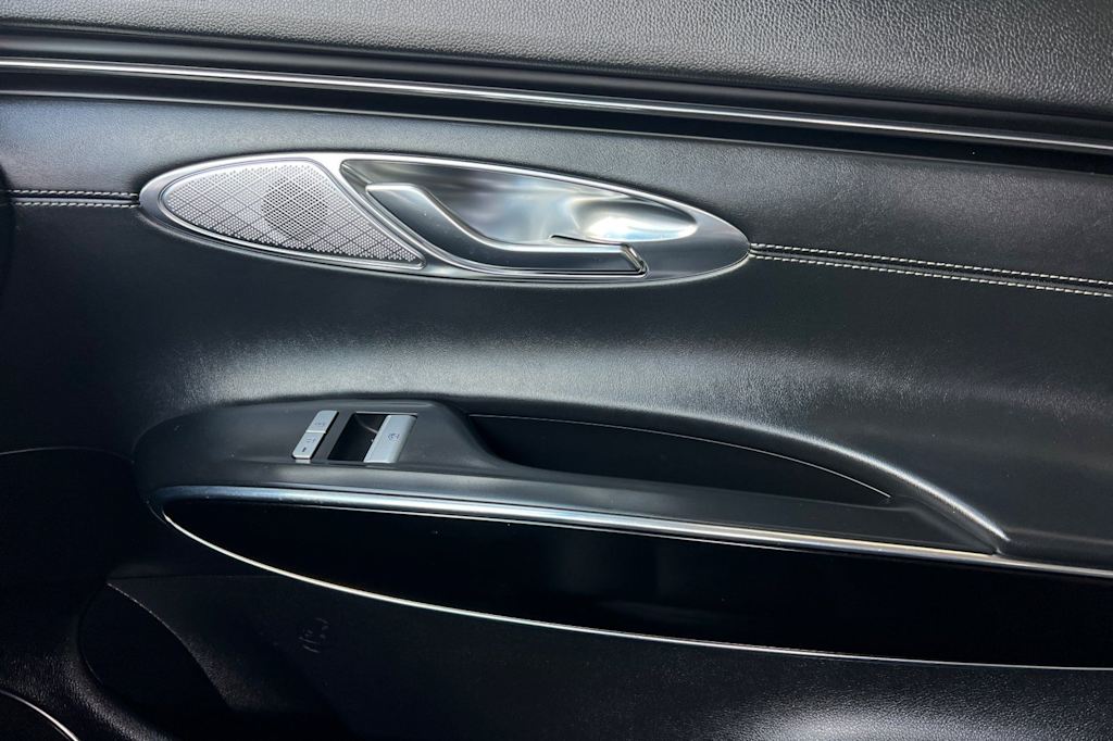 Thumbnail: 2025 Genesis GV70 - 24