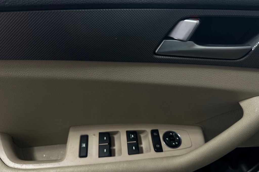 Thumbnail: 2015 Hyundai Sonata - 23