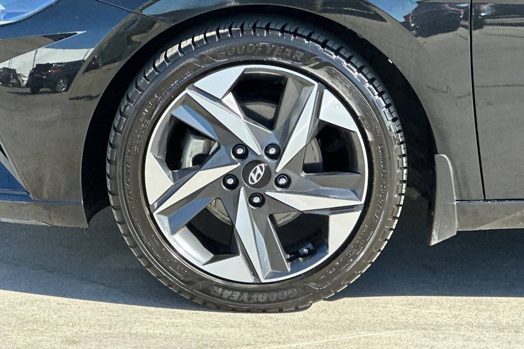 Thumbnail: 2023 Hyundai Elantra - 8