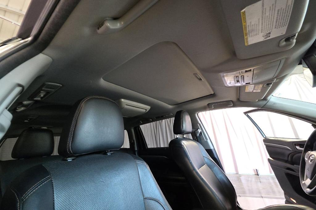 Thumbnail: 2017 Toyota Highlander - 23