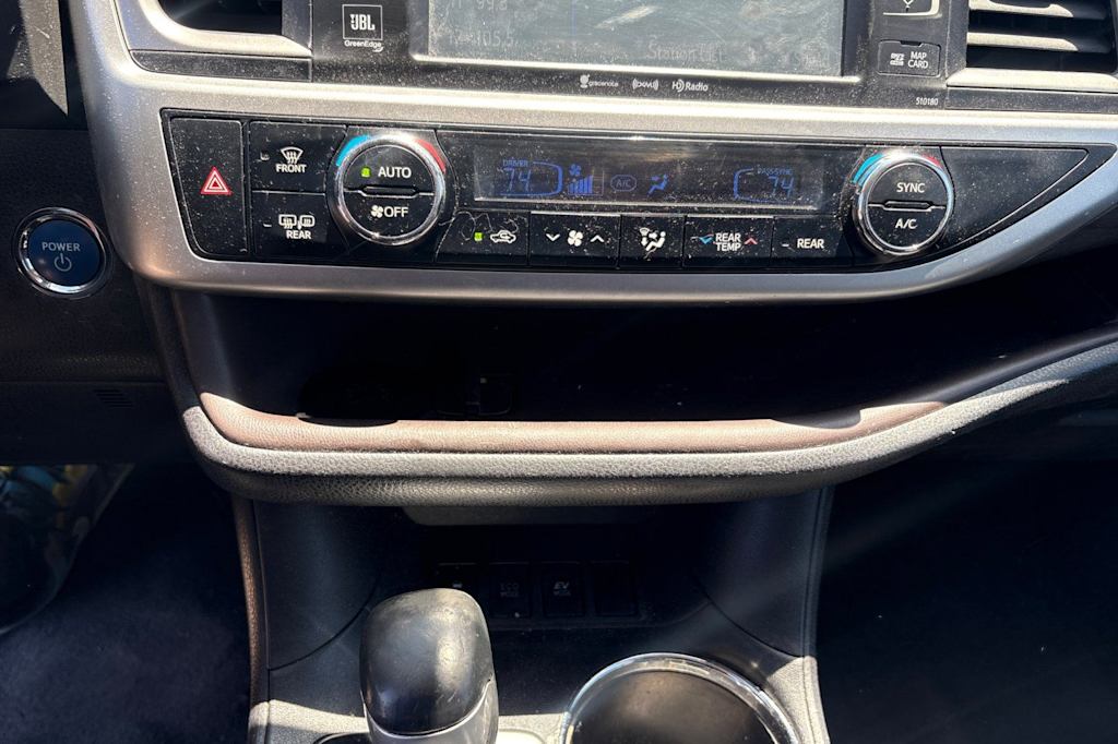 Thumbnail: 2017 Toyota Highlander - 25