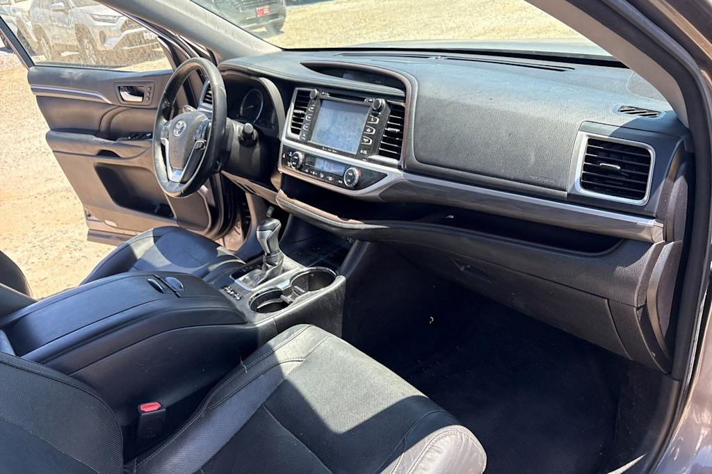 Thumbnail: 2017 Toyota Highlander - 13