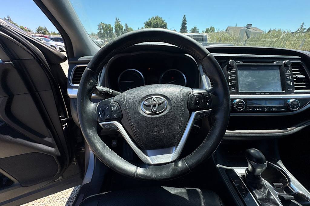 Thumbnail: 2017 Toyota Highlander - 27