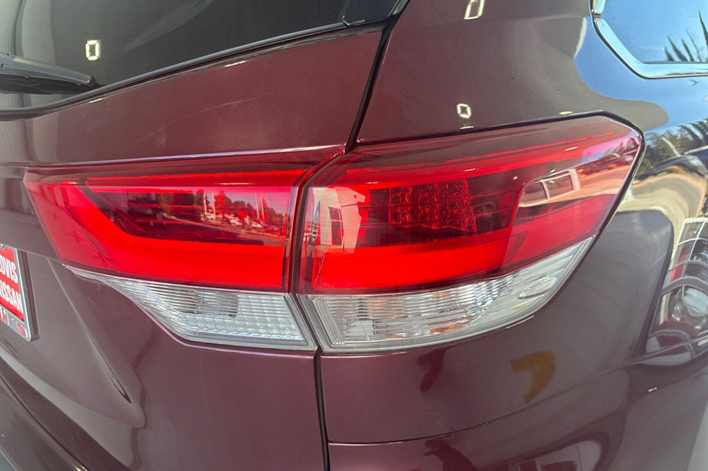 Thumbnail: 2018 Toyota Highlander - 23