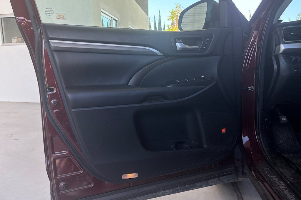 Thumbnail: 2018 Toyota Highlander - 24