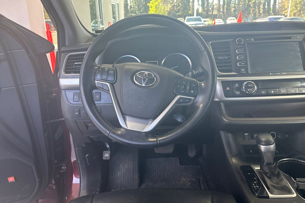 Thumbnail: 2018 Toyota Highlander - 9
