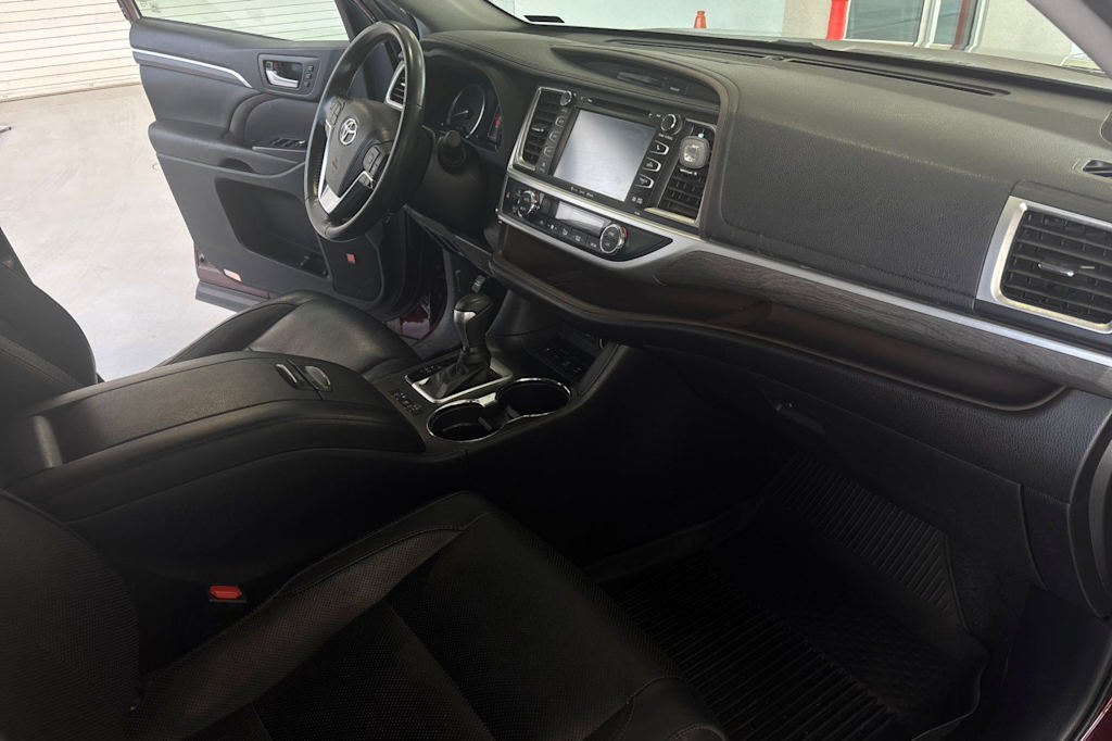 Thumbnail: 2018 Toyota Highlander - 12