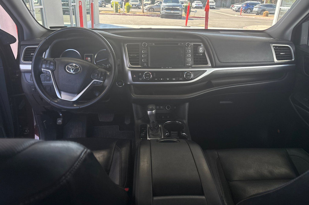 Thumbnail: 2018 Toyota Highlander - 2