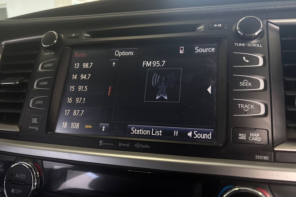 Thumbnail: 2018 Toyota Highlander - 14