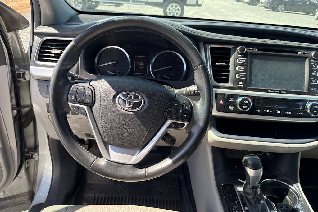 Thumbnail: 2019 Toyota Highlander - 9