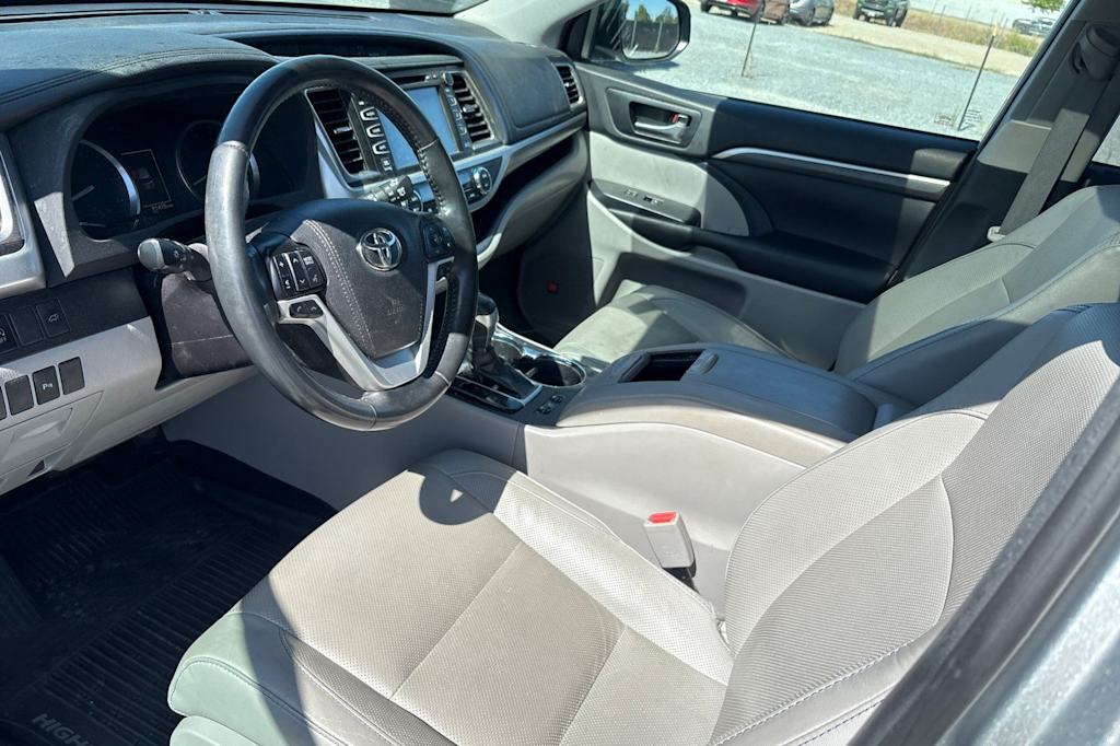Thumbnail: 2019 Toyota Highlander - 10
