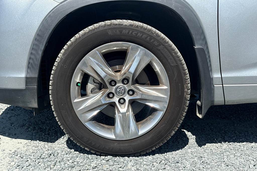 Thumbnail: 2019 Toyota Highlander - 8