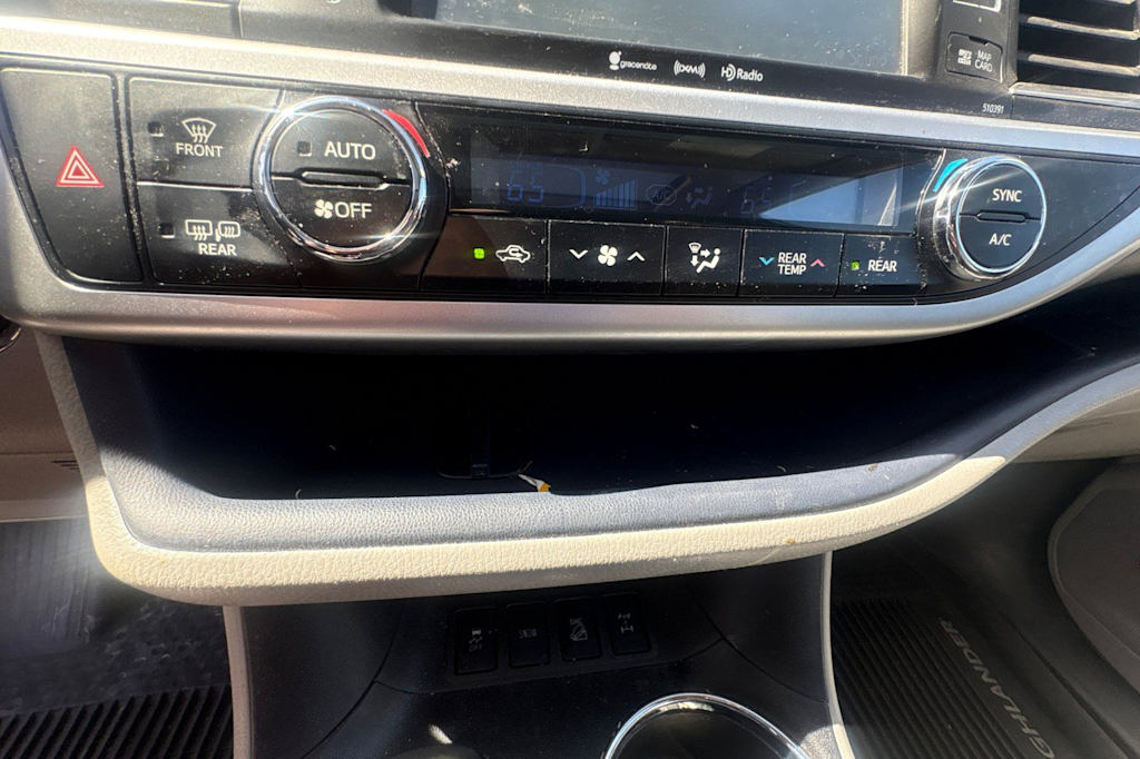 Thumbnail: 2019 Toyota Highlander - 25