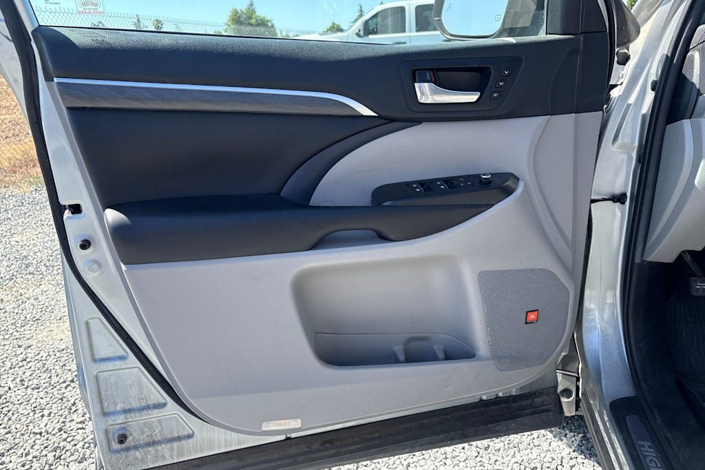 Thumbnail: 2019 Toyota Highlander - 22