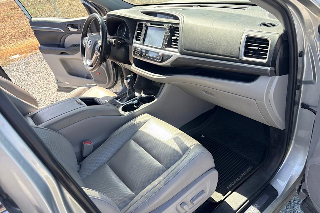 Thumbnail: 2019 Toyota Highlander - 11