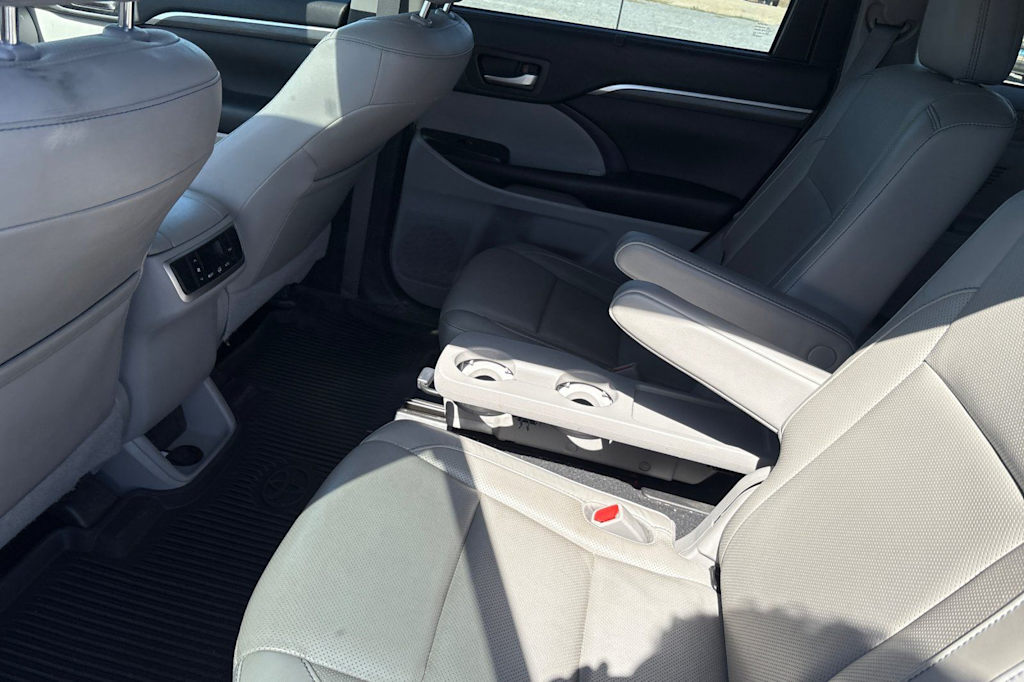 Thumbnail: 2019 Toyota Highlander - 12