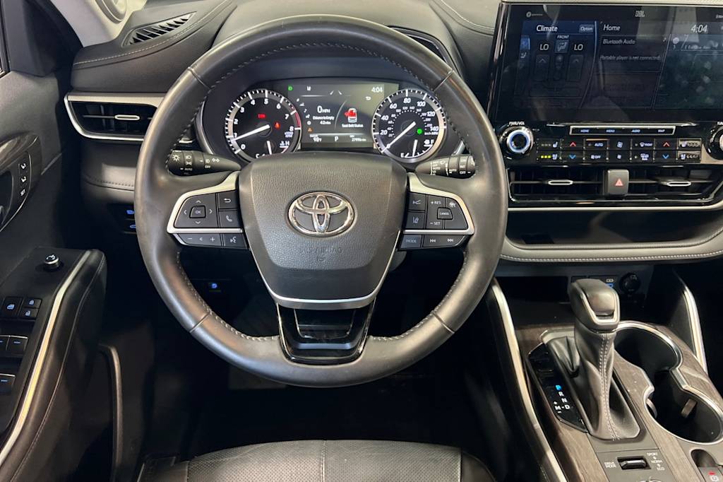 Thumbnail: 2022 Toyota Highlander - 11