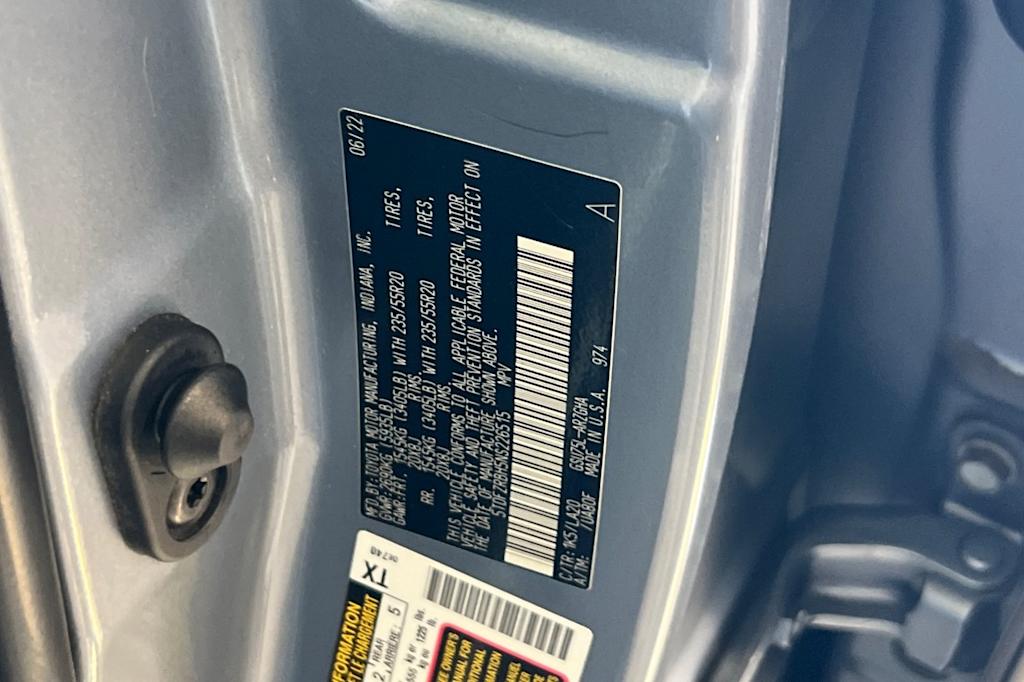 Thumbnail: 2022 Toyota Highlander - 17