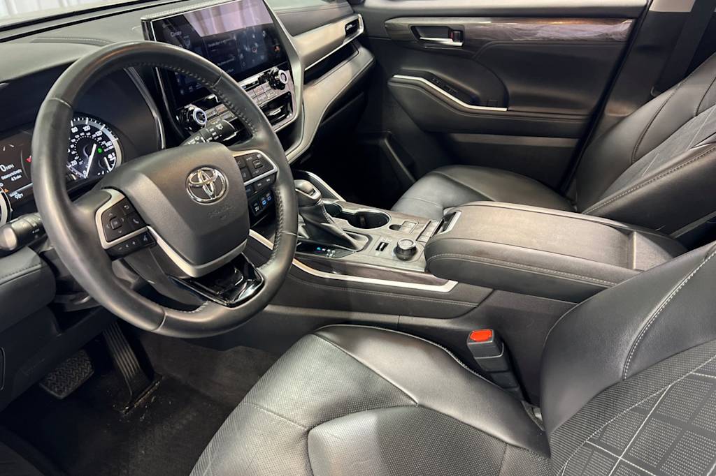 Thumbnail: 2022 Toyota Highlander - 9