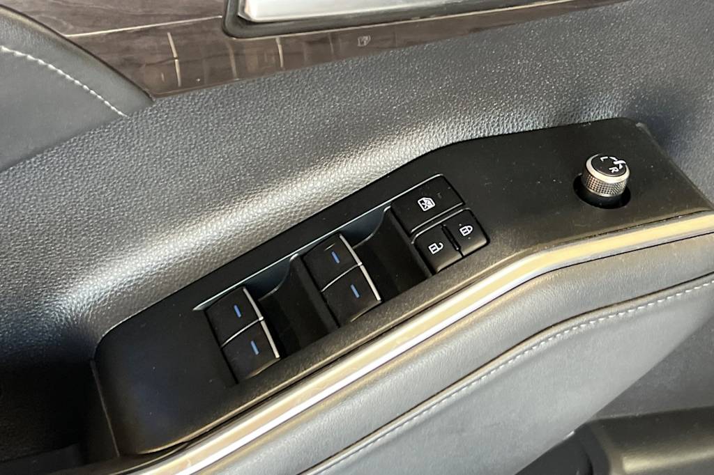 Thumbnail: 2022 Toyota Highlander - 22