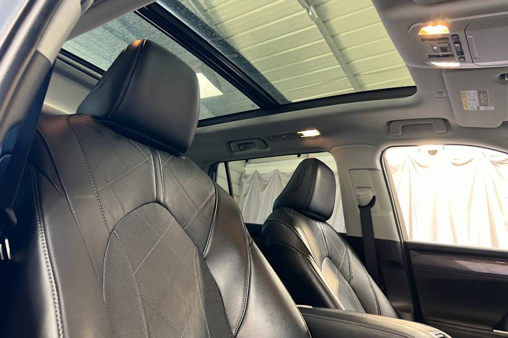 Thumbnail: 2022 Toyota Highlander - 25