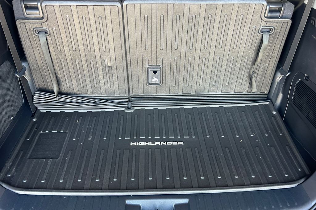 Thumbnail: 2022 Toyota Highlander - 24