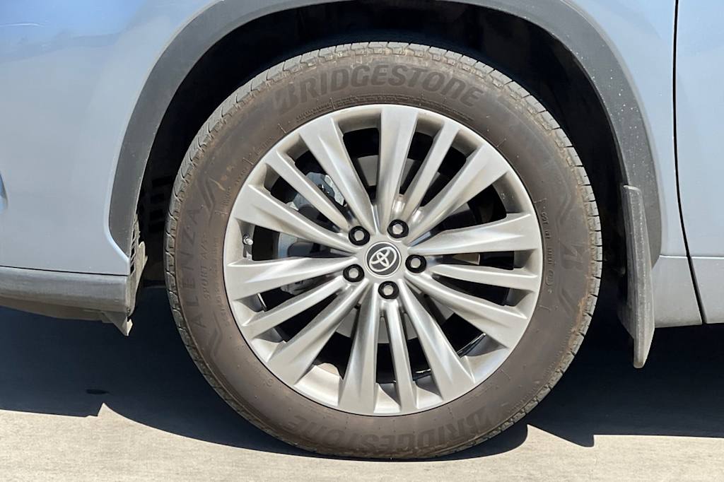 Thumbnail: 2022 Toyota Highlander - 8