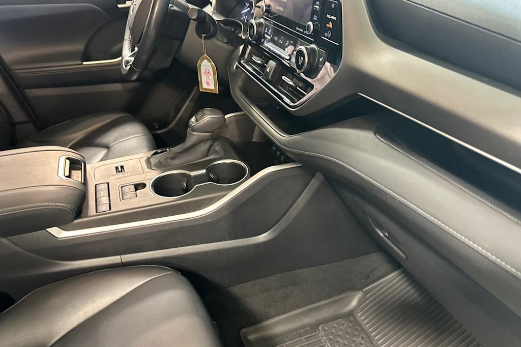 Thumbnail: 2020 Toyota Highlander - 13
