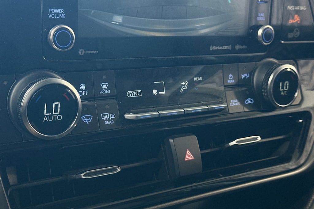 Thumbnail: 2020 Toyota Highlander - 25