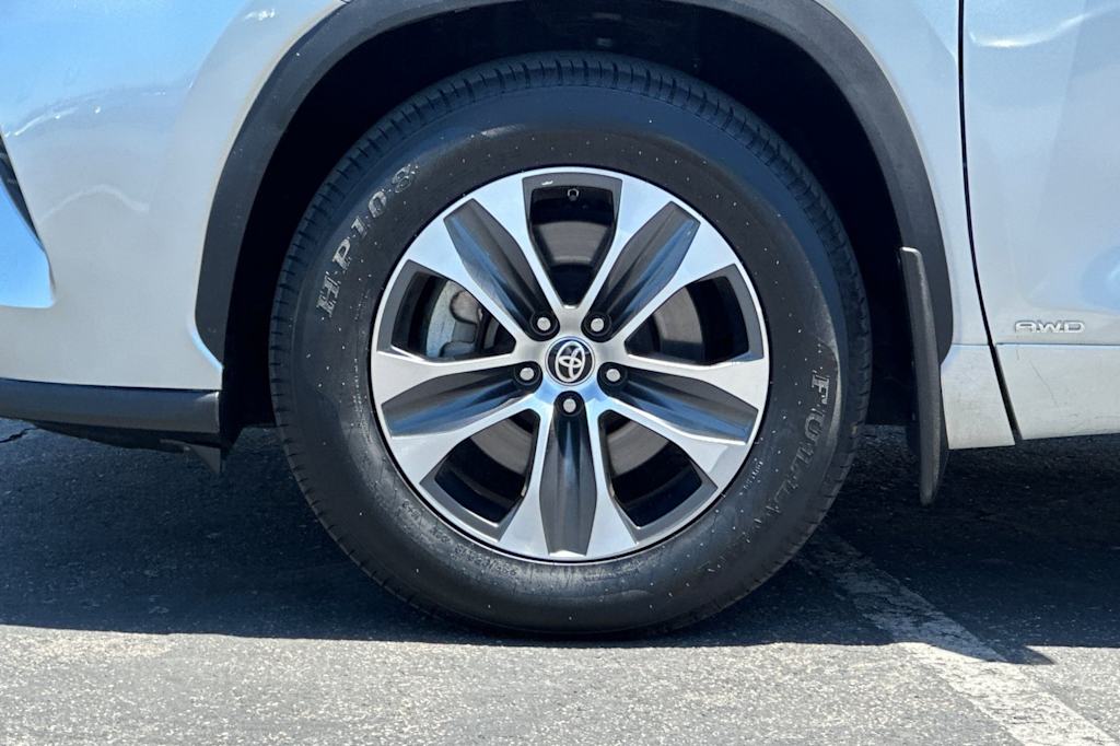 Thumbnail: 2021 Toyota Highlander - 8
