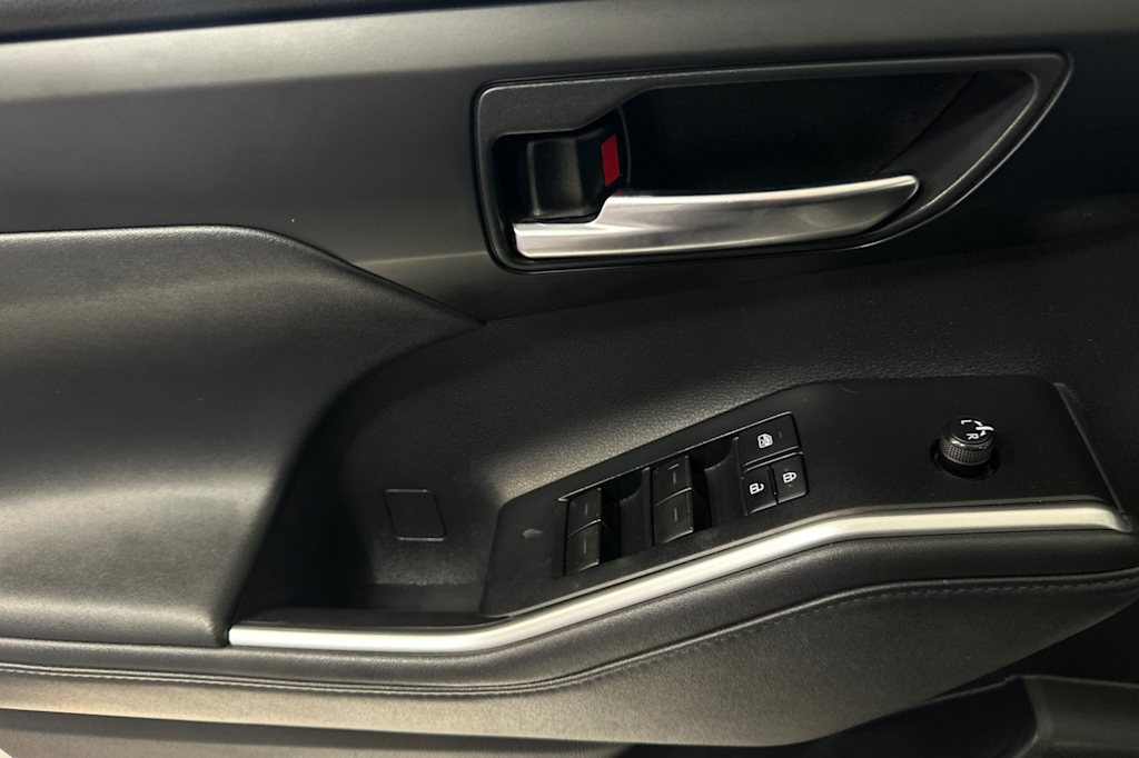 Thumbnail: 2021 Toyota Highlander - 21