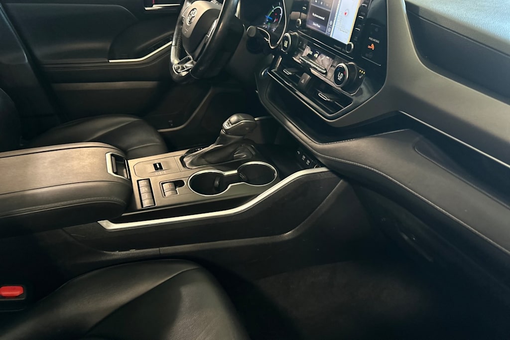 Thumbnail: 2021 Toyota Highlander - 13