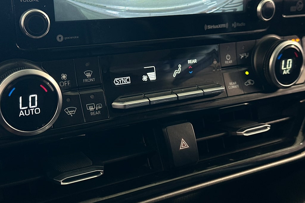 Thumbnail: 2021 Toyota Highlander - 25