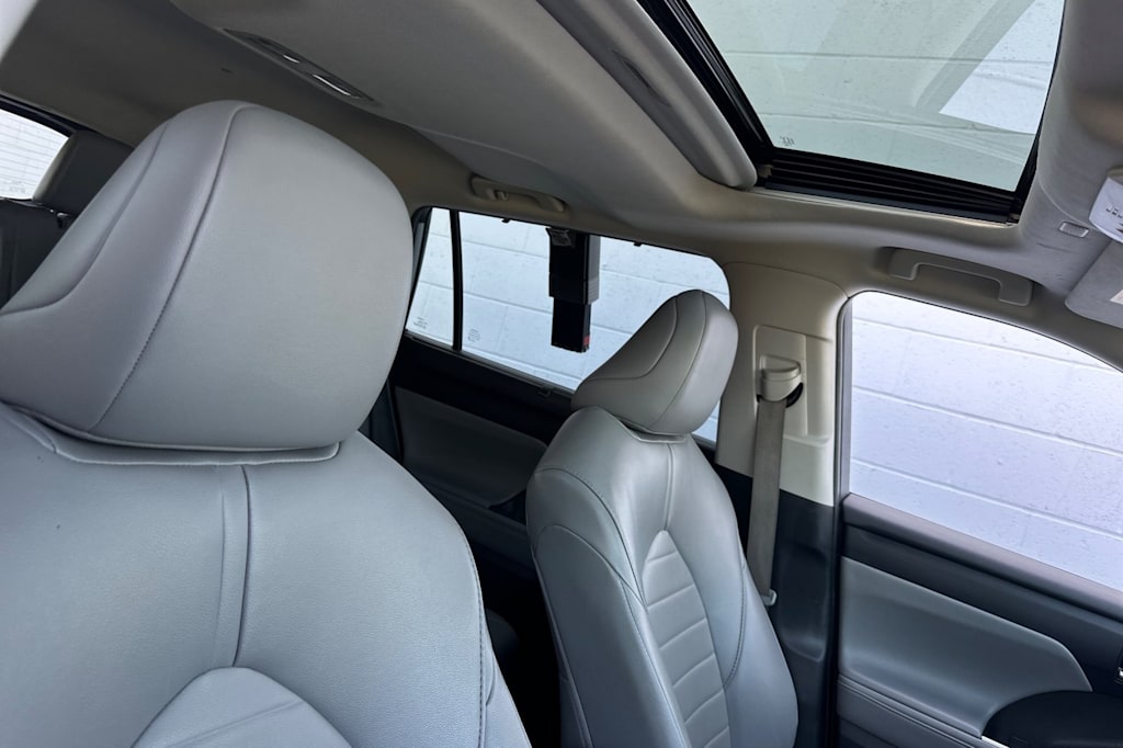 2022 Toyota Highlander XLE 22