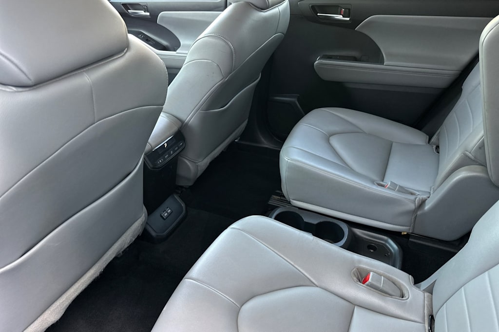 2022 Toyota Highlander XLE 10