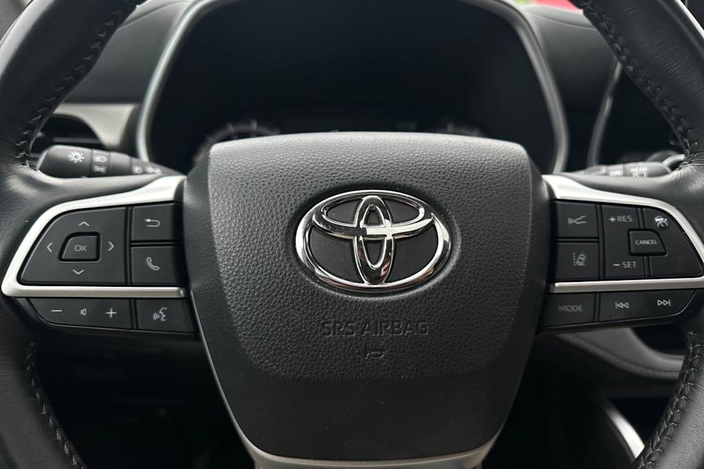 2023 Toyota Highlander XLE 26