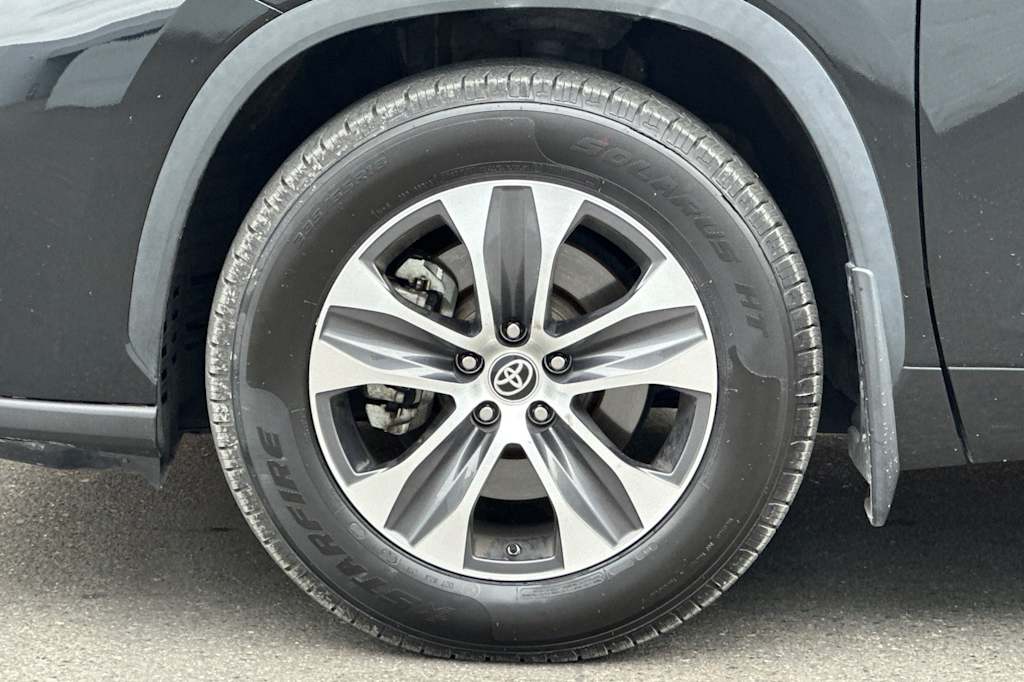 2023 Toyota Highlander XLE 8