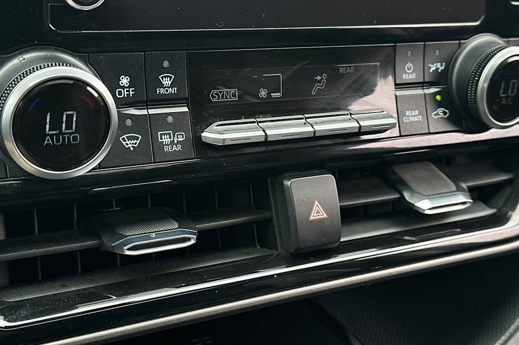 2023 Toyota Highlander XLE 24