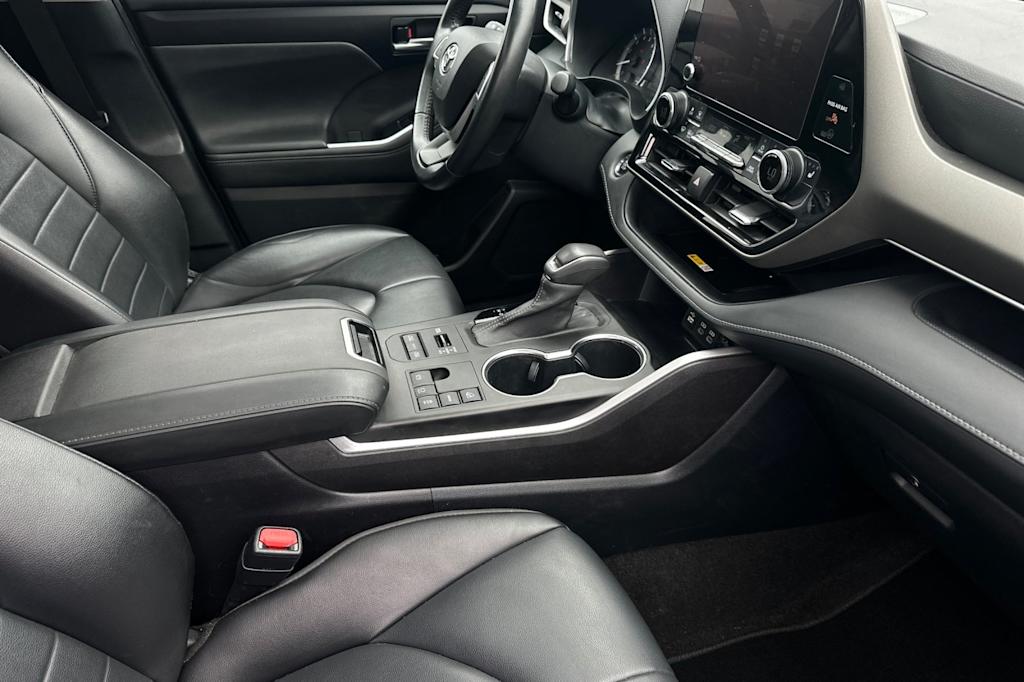 2023 Toyota Highlander XLE 11
