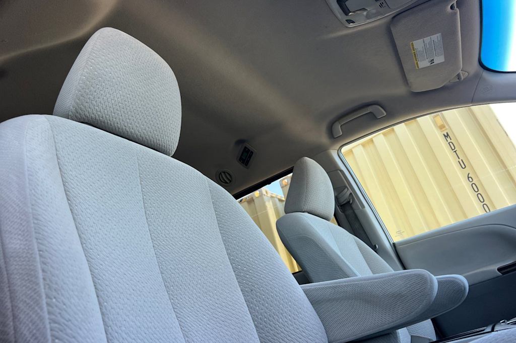 Thumbnail: 2014 Toyota Sienna - 23