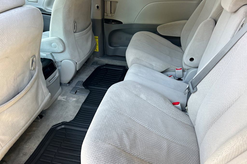Thumbnail: 2014 Toyota Sienna - 10