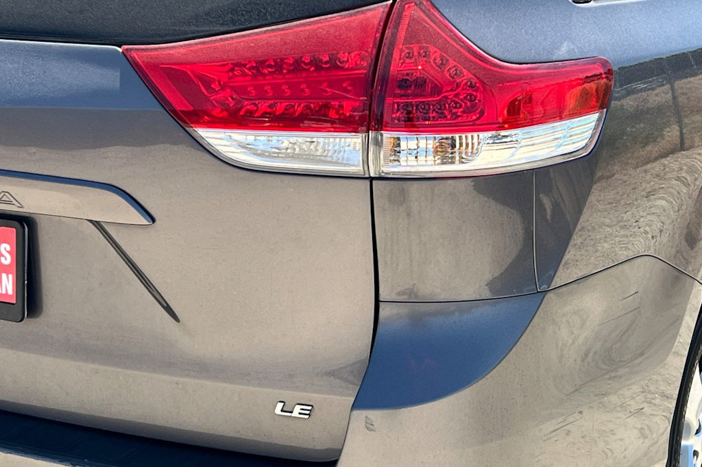 Thumbnail: 2014 Toyota Sienna - 20