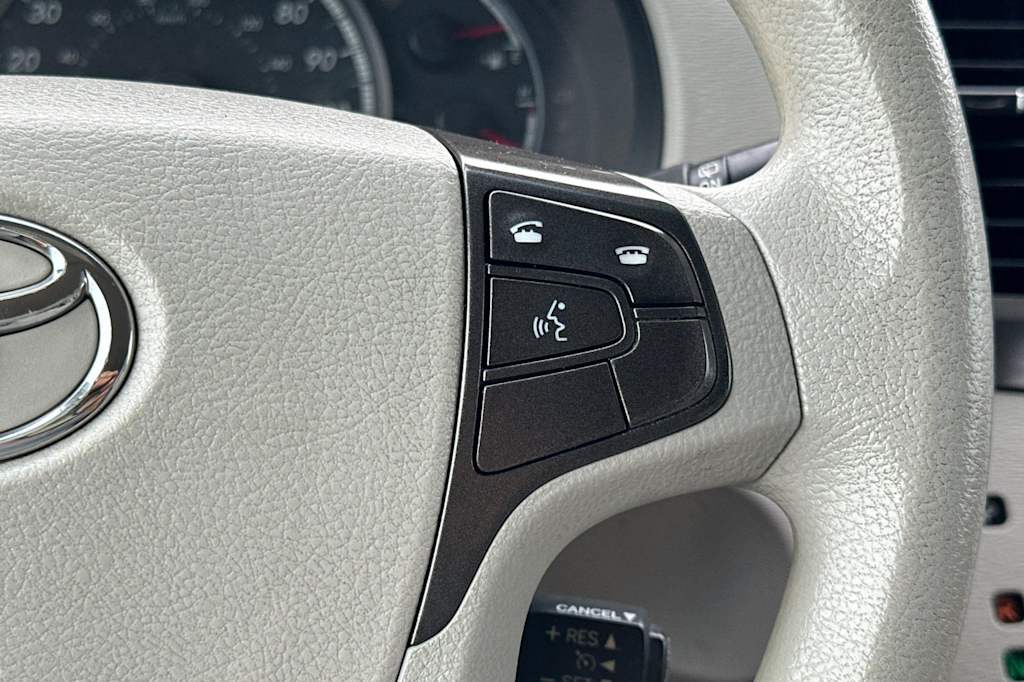 Thumbnail: 2014 Toyota Sienna - 30